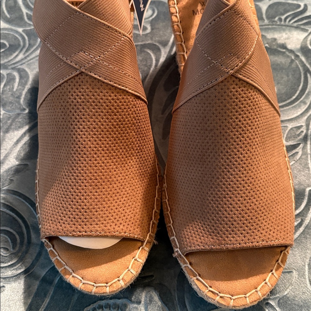 NWT White Mountain Women's Tan Sandals Sz 8 - Picture 6 of 12